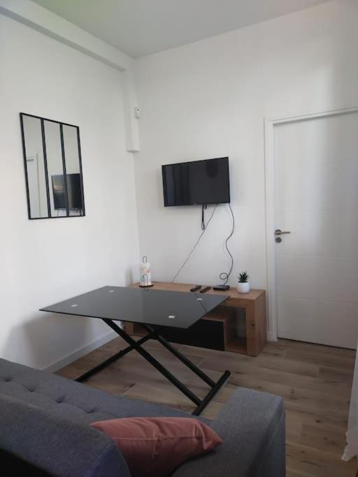 2 Piece Avec Terrasse Ensoleille