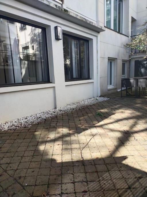 2 Piece Avec Terrasse Ensoleille Apartamento Suresnes